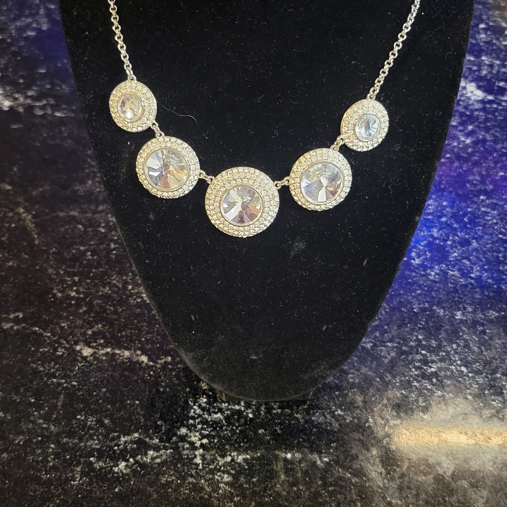 Elegant Silver Necklace with Crystal Accents